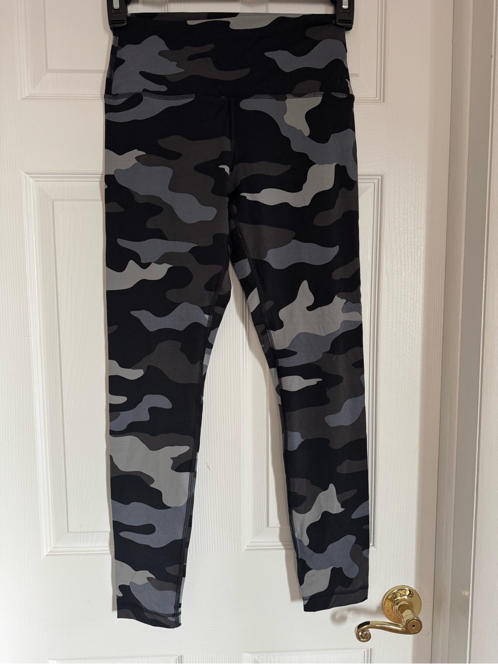 PINK Victoria's Secret Camo Leggings